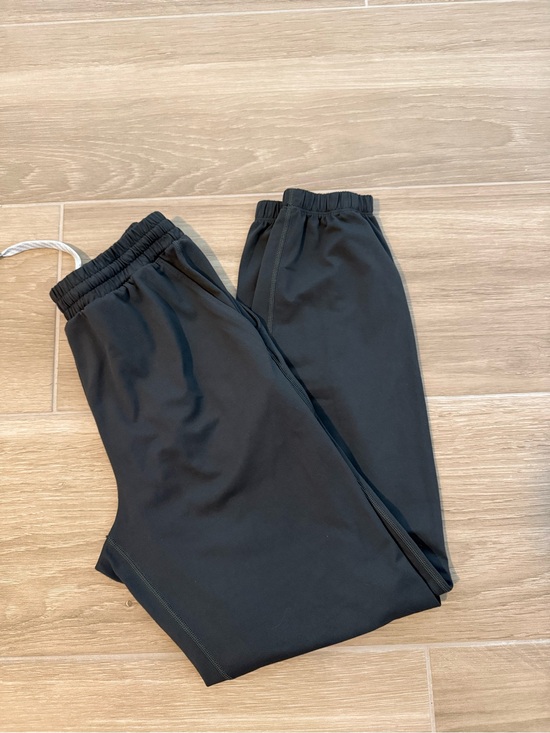 Vuori Pants - Vuori Weekend Jogger Pants in Dark Olive